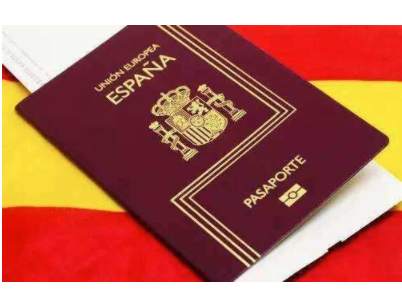 申请西班牙签证时需要将照片贴在申请表中吗？